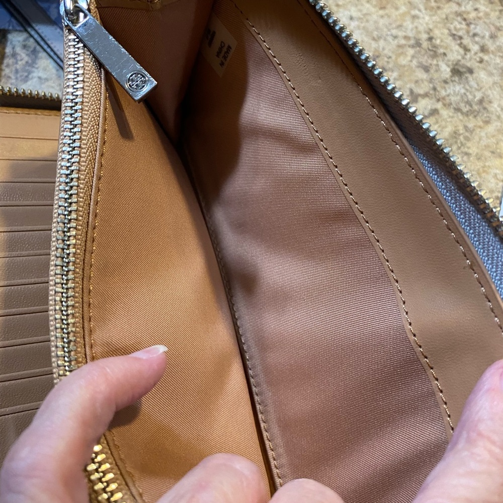 Tory Burch Parker Zip Leather Continental Wallet in a "Dust Storm" (gray) color. - Picture 6 of 7